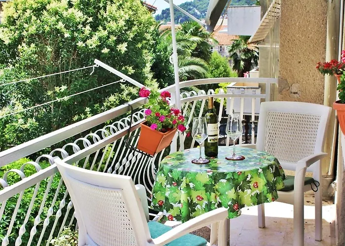 Luisa Apartments In Old Town