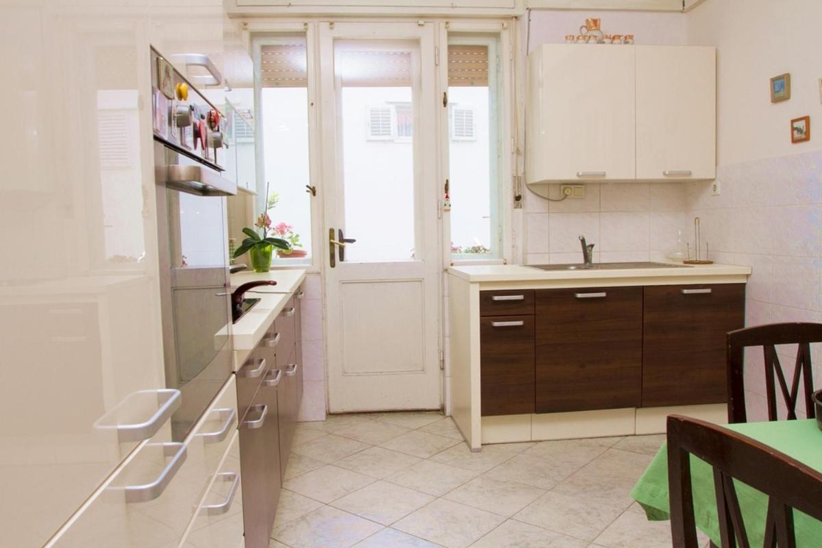Luisa In Old Town Apartment Split